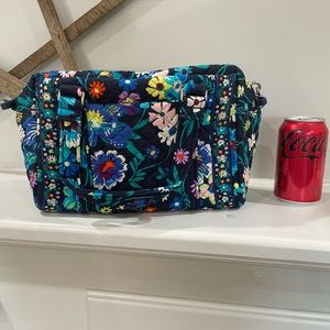 Vera Bradley Brand like new crossbody/handbag